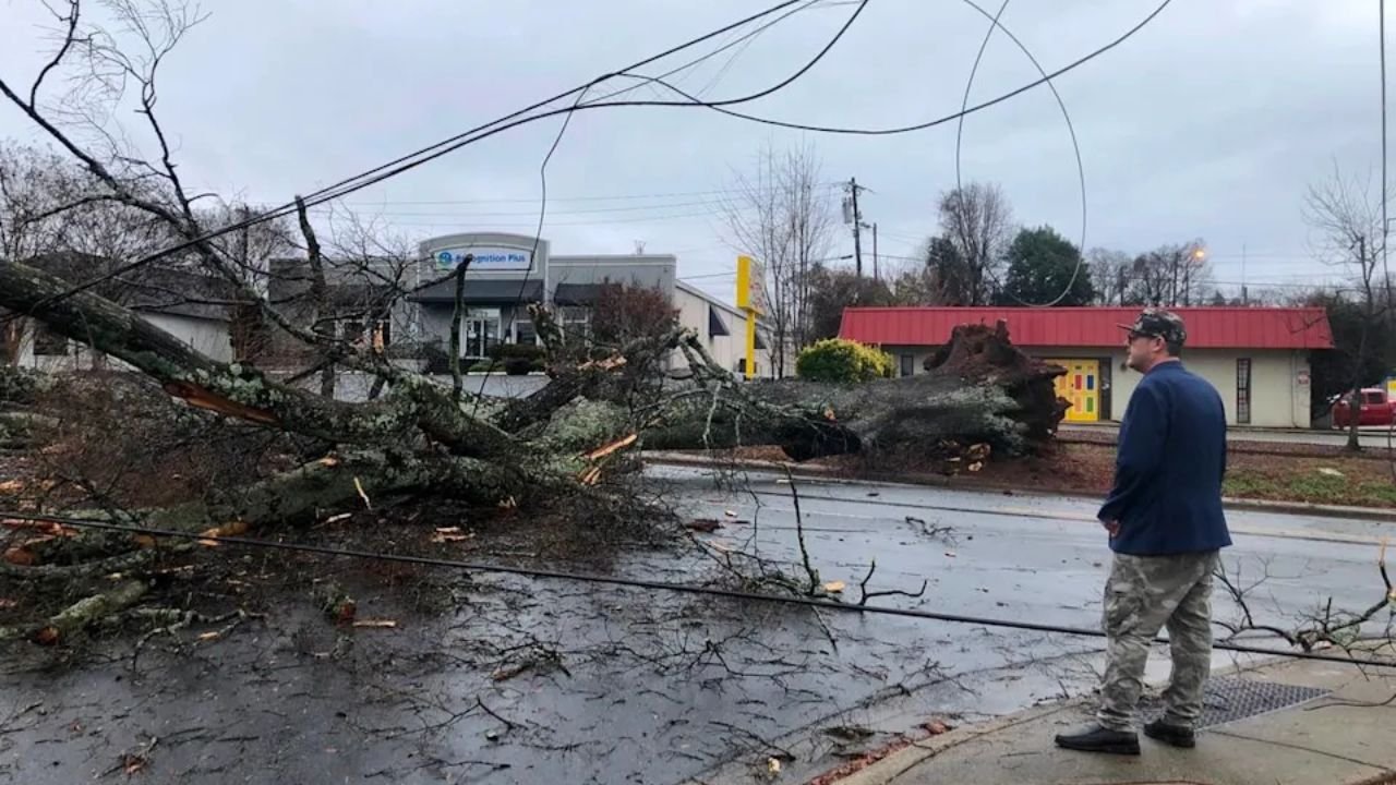 Severe Storms Down Trees, Disrupt Flights, and Cut Power to Thousands Around Charlotte