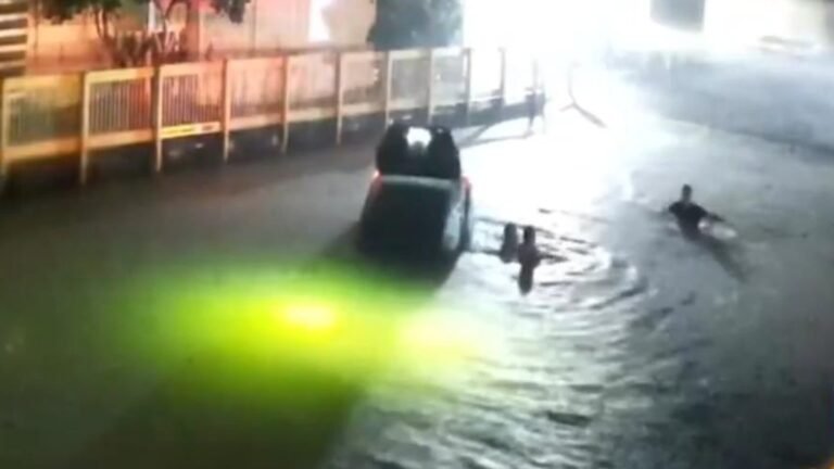 Civilians Rescue Ride-Share Driver After Car Plunges Into South Carolina Creek