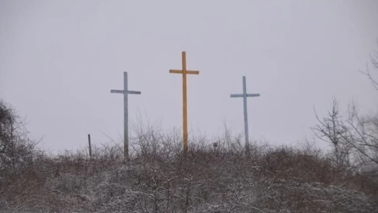 The Story Behind the Three Crosses Seen Along Highways Across the South and Beyond