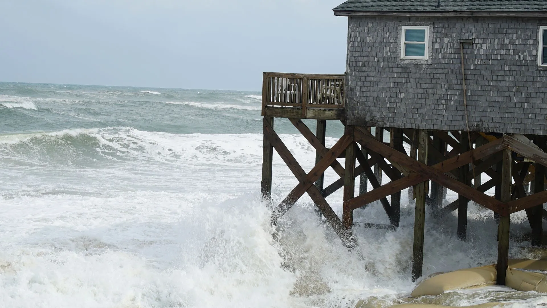 Hurricane Erin Brushes Carolinas’ Coast, Cooler Weather Moves In