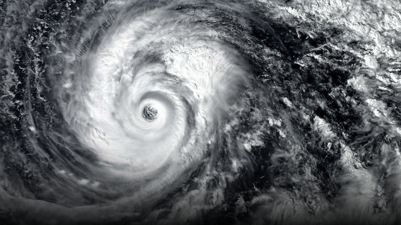 Florida Coastline Impact: Hurricane Erin Spurs 9-Foot Offshore Seas Through Thursday