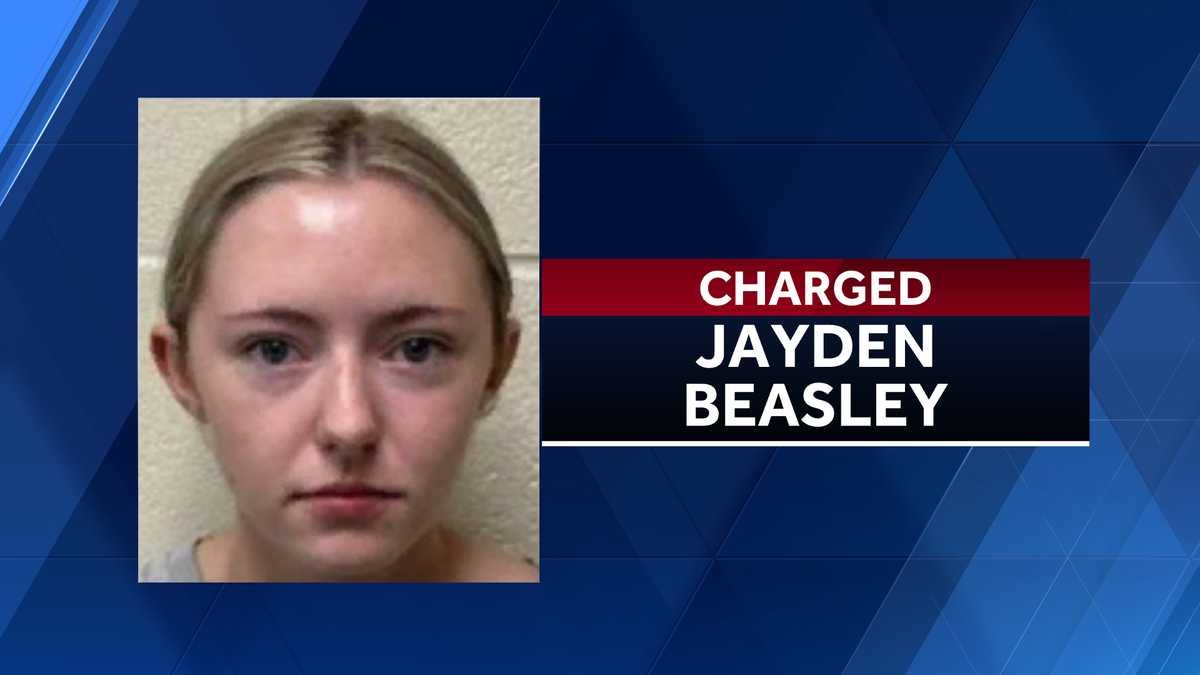 Woman Accused of Stealing Jewelry from Sweet Savannah Boutique and Selling It on Depop