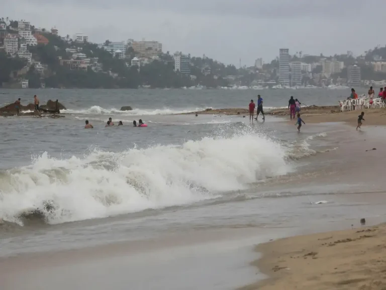 Beach Weather Update: Rip Current Risks Rise for North Carolina and South Carolina Coasts This Weekend