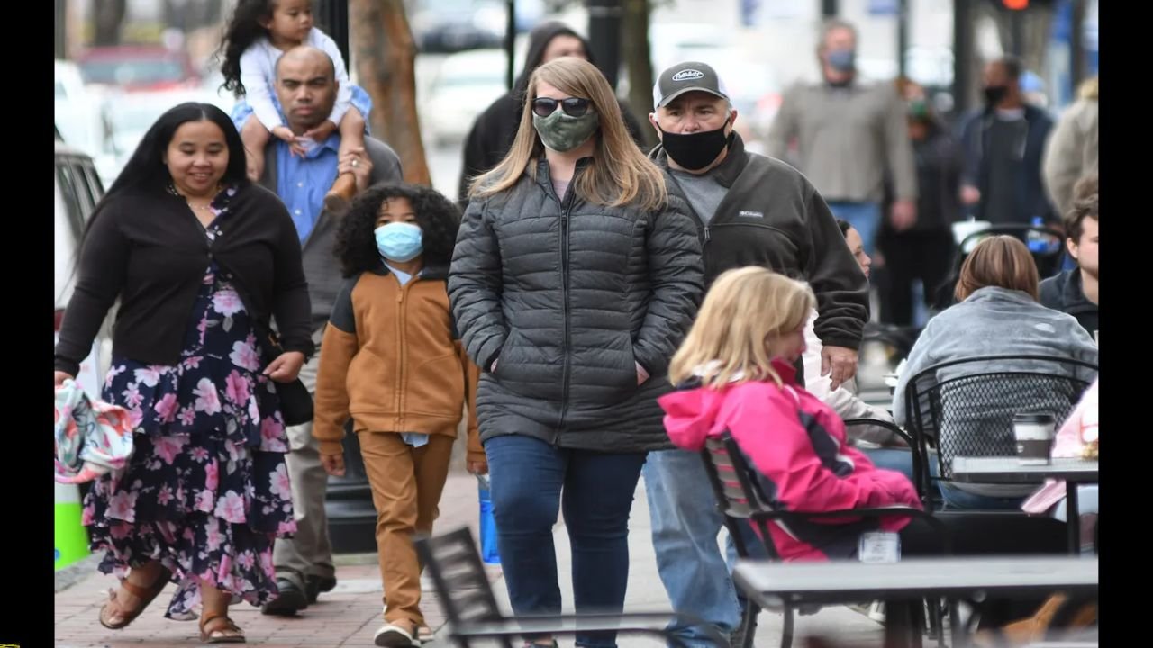 Census Data Shows Drop in Income Inequality, Fewer Americans Relocating