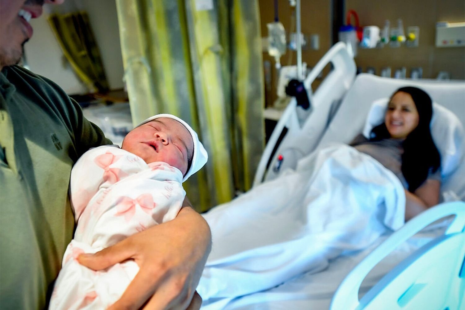 Couple Welcomes Baby Girl on New York Highway During Rush Hour Gridlock