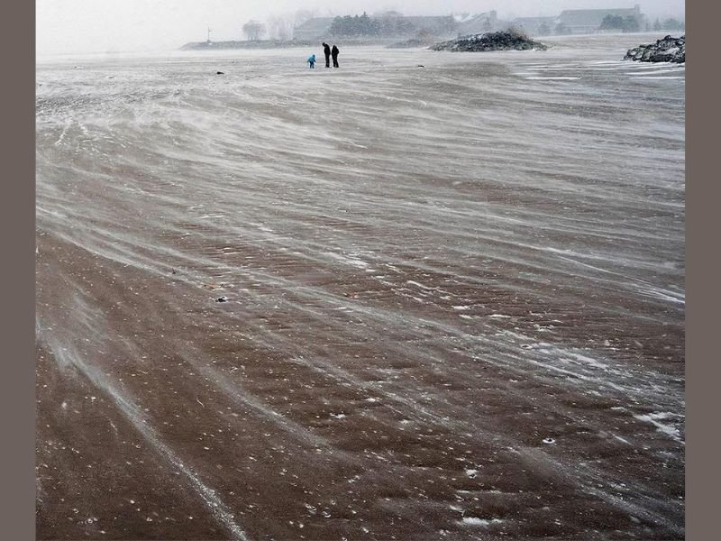 Lake Erie Experiences Dramatic 20-Foot Seiche Split as Water Drains Near Toledo and Surges in Buffalo During Powerful Wind Event