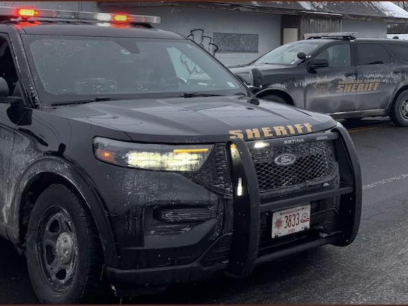 New York Pursuit Turns Fatal in Syracuse After Stolen Minivan Slams Into Pole, Driver Dies at Scene