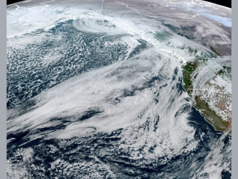 Pacific Northwest Winter Pattern Shifts as La Niña Fades, Bringing Rain, Mountain Snow, and Possible Lowland Flurries to Seattle