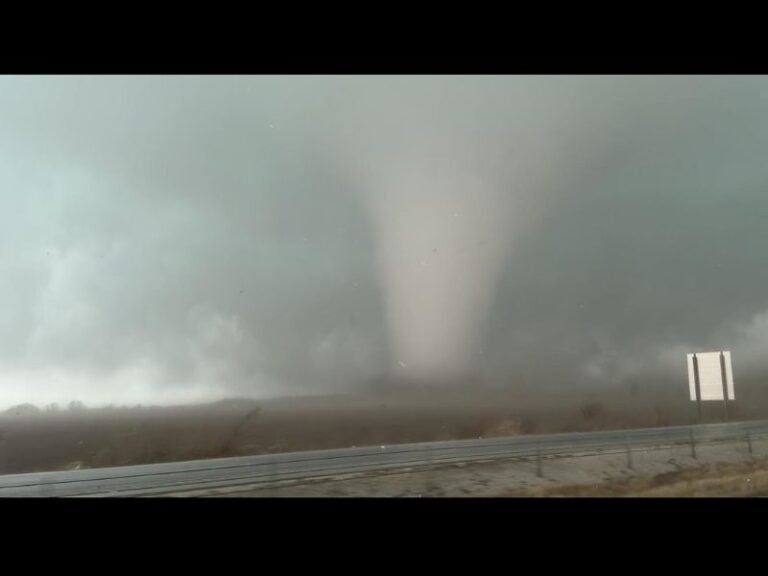 Kankakee, Illinois Tornado Reported as Destructive Funnel Passes Close Range, Damaging Buildings and Shattering Windows