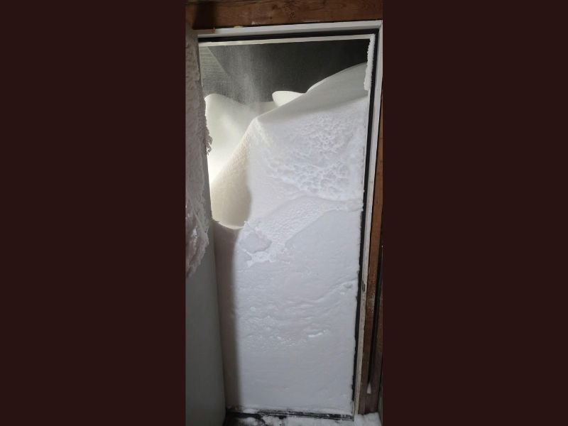 Michigan’s Upper Peninsula Buried Under 3 Feet of Snow as Gwinn and Marquette Areas Face Massive Drifts and Ongoing Snowfall