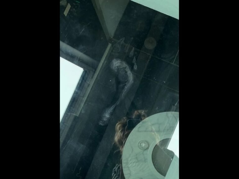 Mysterious Oversized Footprint With Claw-Like Toes Found on Glass Floor Above Kitchen Leaves Homeowner Searching for Answers