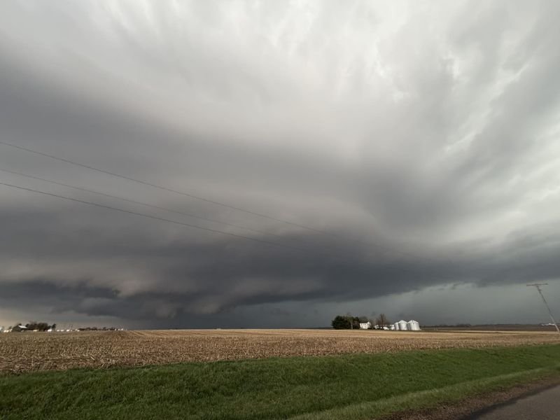Danvers Illinois Supercell Intensifies With Sudden Lightning Surge Raising Severe Weather Concerns