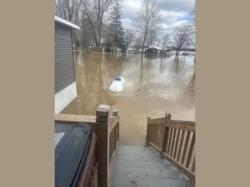 Michigan Flooding Submerges Homes Near Thornapple Lake in Hastings as Rising Water Levels Swallow Yards and Docks