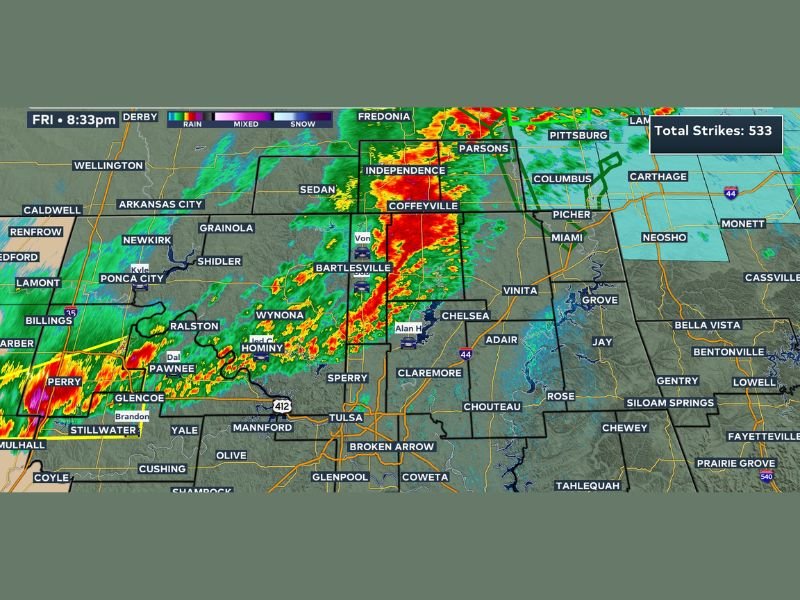 Strong Thunderstorms Tracked North and West of Tulsa Oklahoma Friday Night With 533 Lightning Strikes Recorded and Severe Cells Closing In