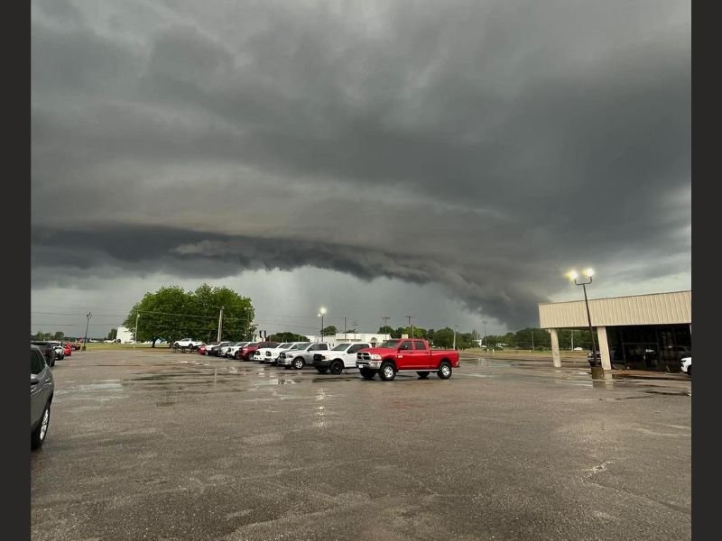 Stronger Storms With Heavy Rain and Intense Lightning Move Through Northeast Arkansas Bringing Dramatic Shelf Cloud Structure Over Mississippi County